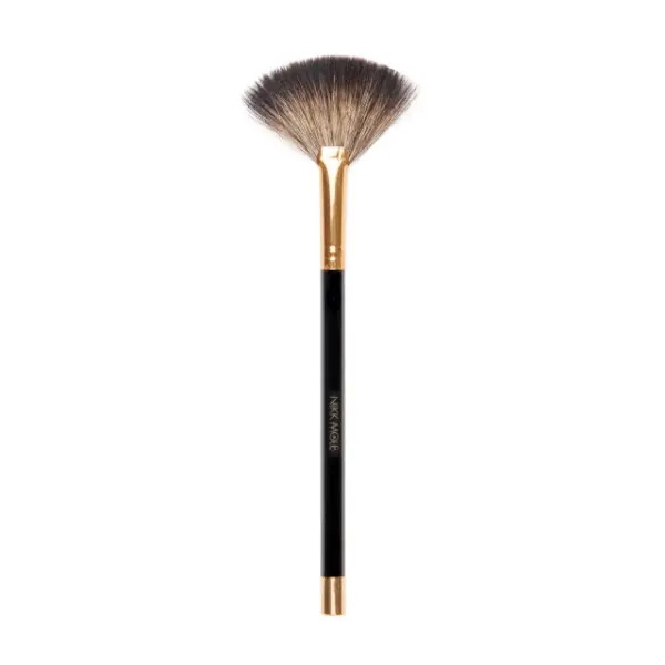 Fan makeup brush with fox Nikk Mole